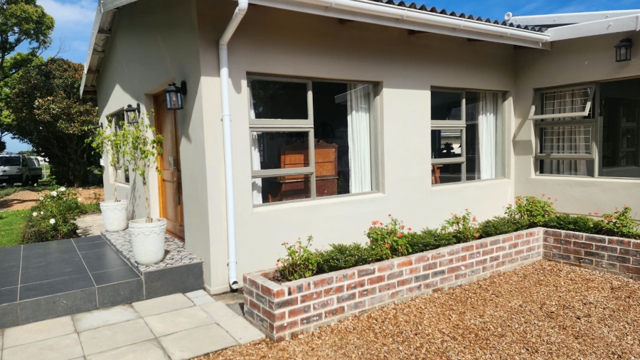 4 Bedroom Property for Sale in Loerie Park Western Cape